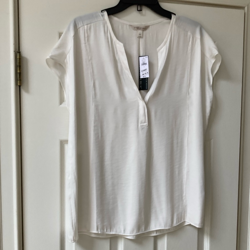 Banana Republic New with tags Cream Short Sleeve Blouse Relaxed Fit
